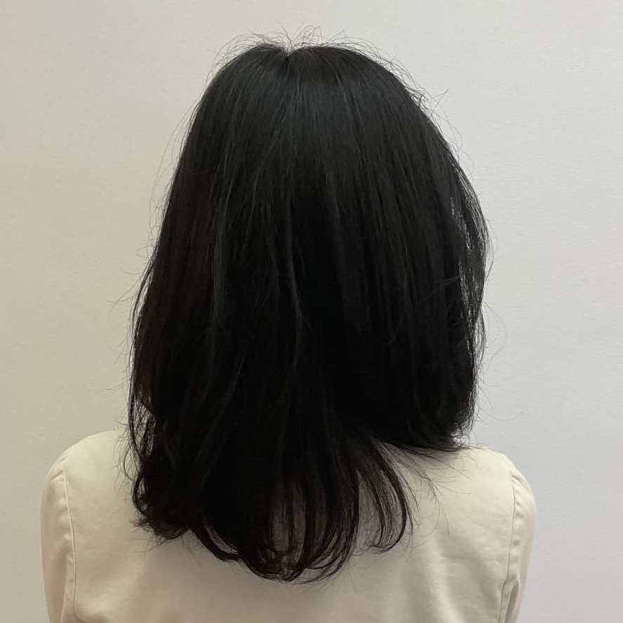 とても丁寧に染めてくださり、仕上がりも綺麗でした。色や種類が豊富にあり、とてもいいなと感じました。家とサロンでできることも魅力的です。また2回目の色の変化も楽しみにしてます。